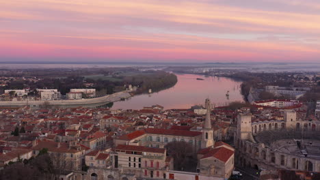 Pastel-Cielo-Rosa-Colores-Aéreo-Arles-Río-Ródano-Francia-Ciudad-Románica